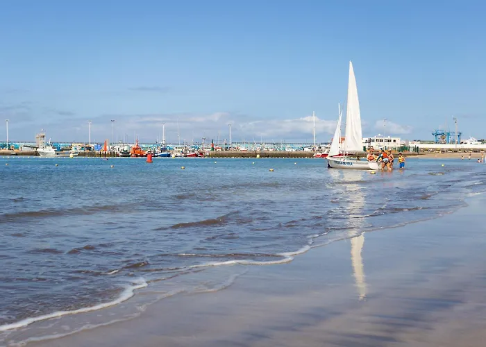 Seres , Balcon Y Piscina 아파트 *