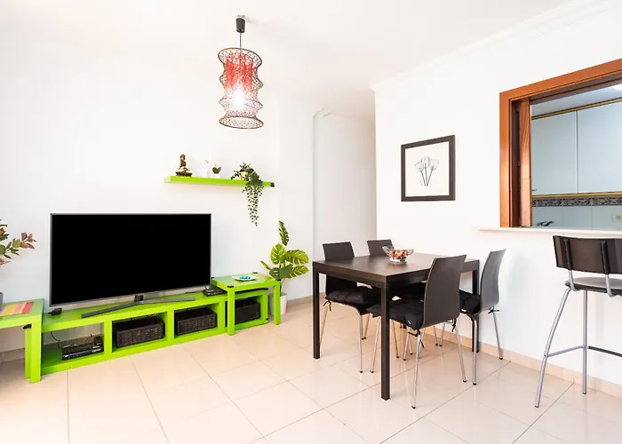 Seres , Balcon Y Piscina * ארונה