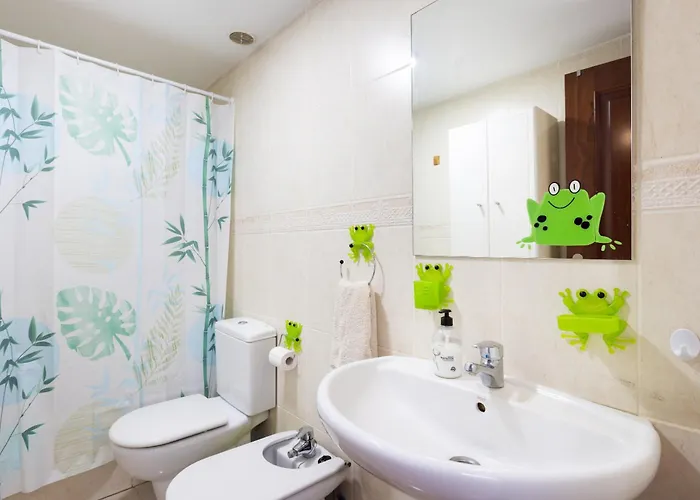 Seres , Balcon Y Piscina 阿罗纳